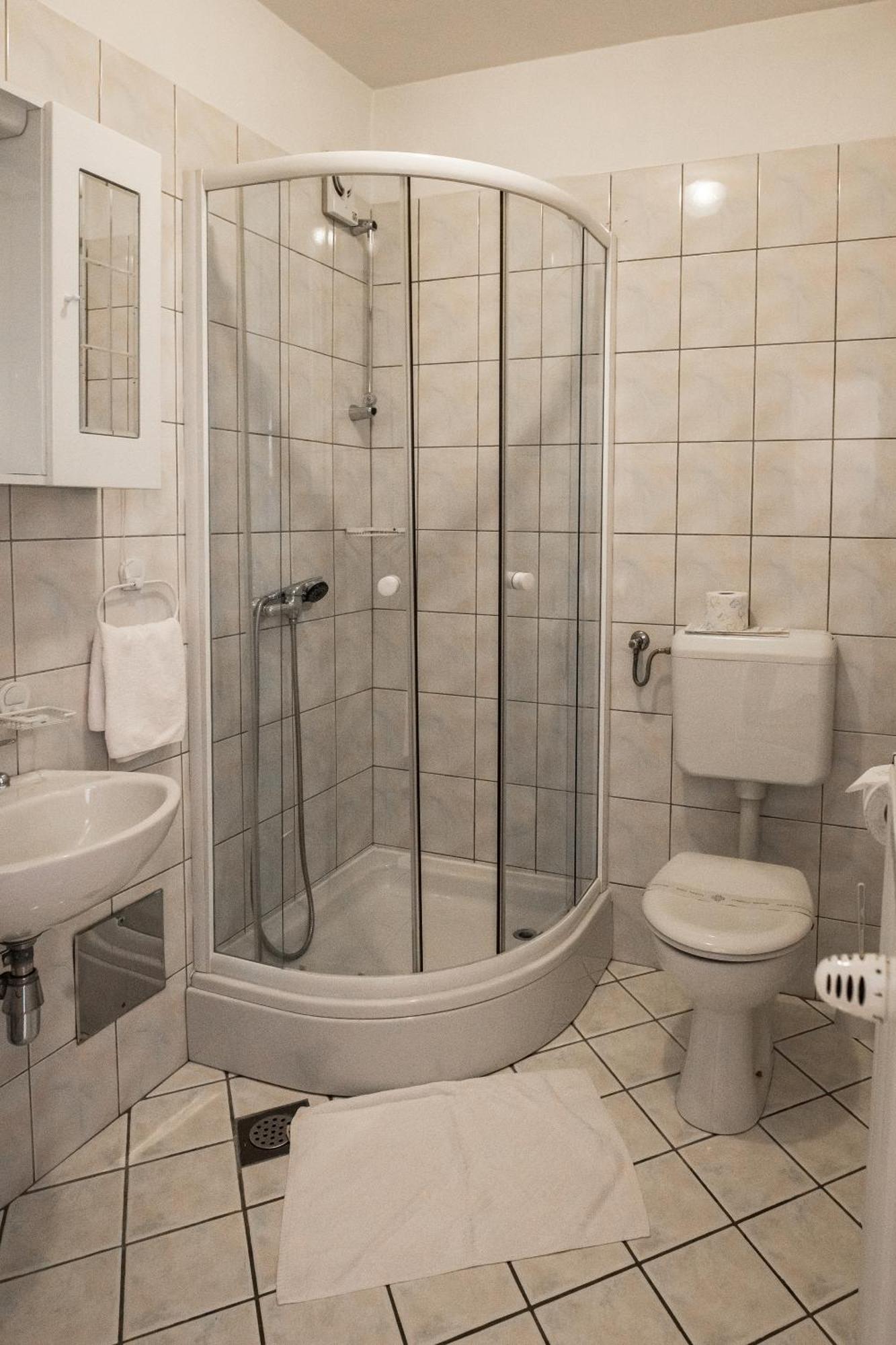 קארלובץ Hotel Carlstadt מראה חיצוני תמונה
