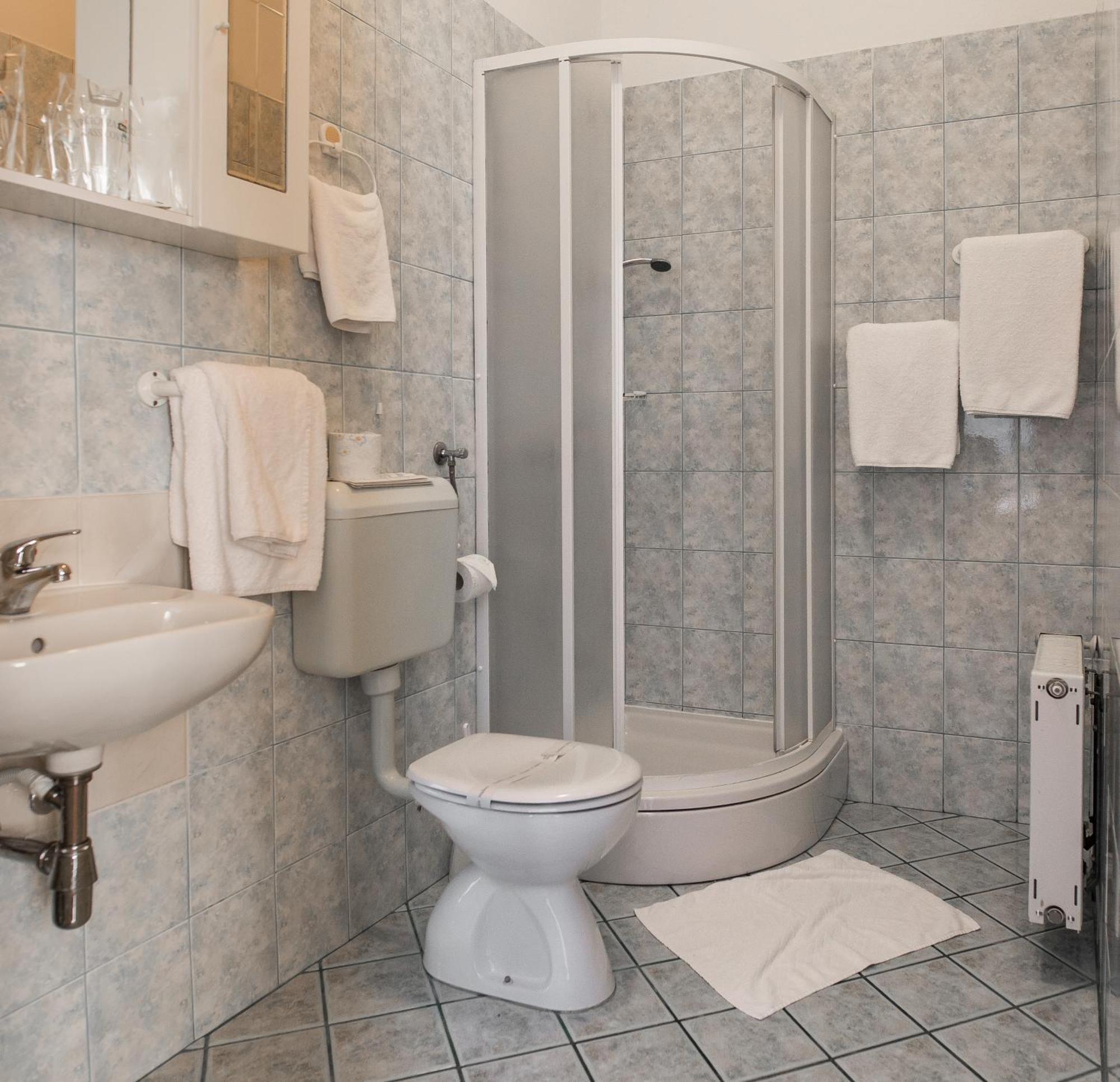 קארלובץ Hotel Carlstadt מראה חיצוני תמונה