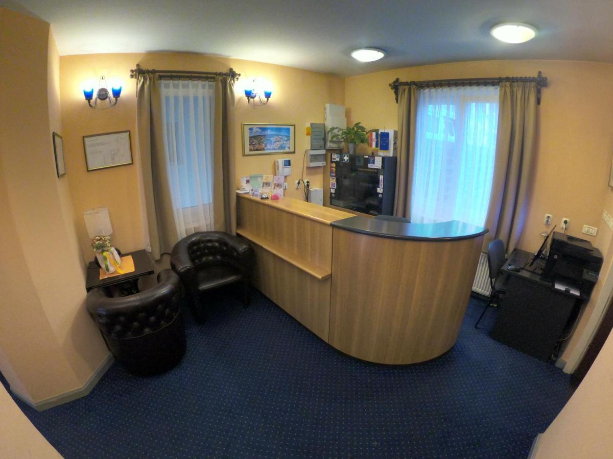 קארלובץ Hotel Carlstadt מראה חיצוני תמונה