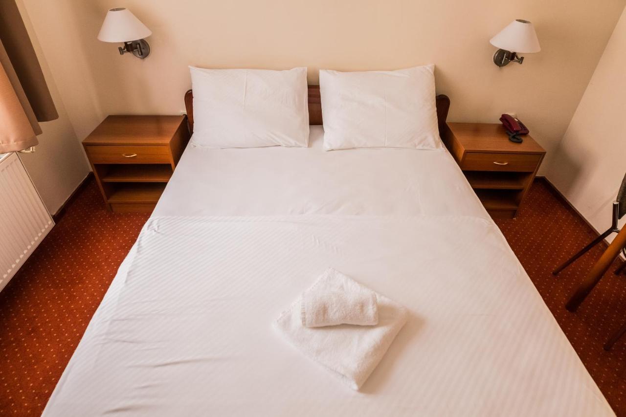 קארלובץ Hotel Carlstadt מראה חיצוני תמונה