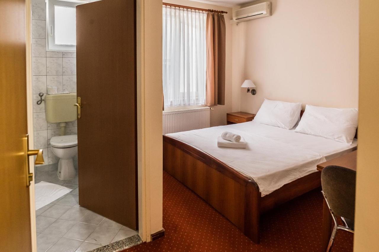 קארלובץ Hotel Carlstadt מראה חיצוני תמונה