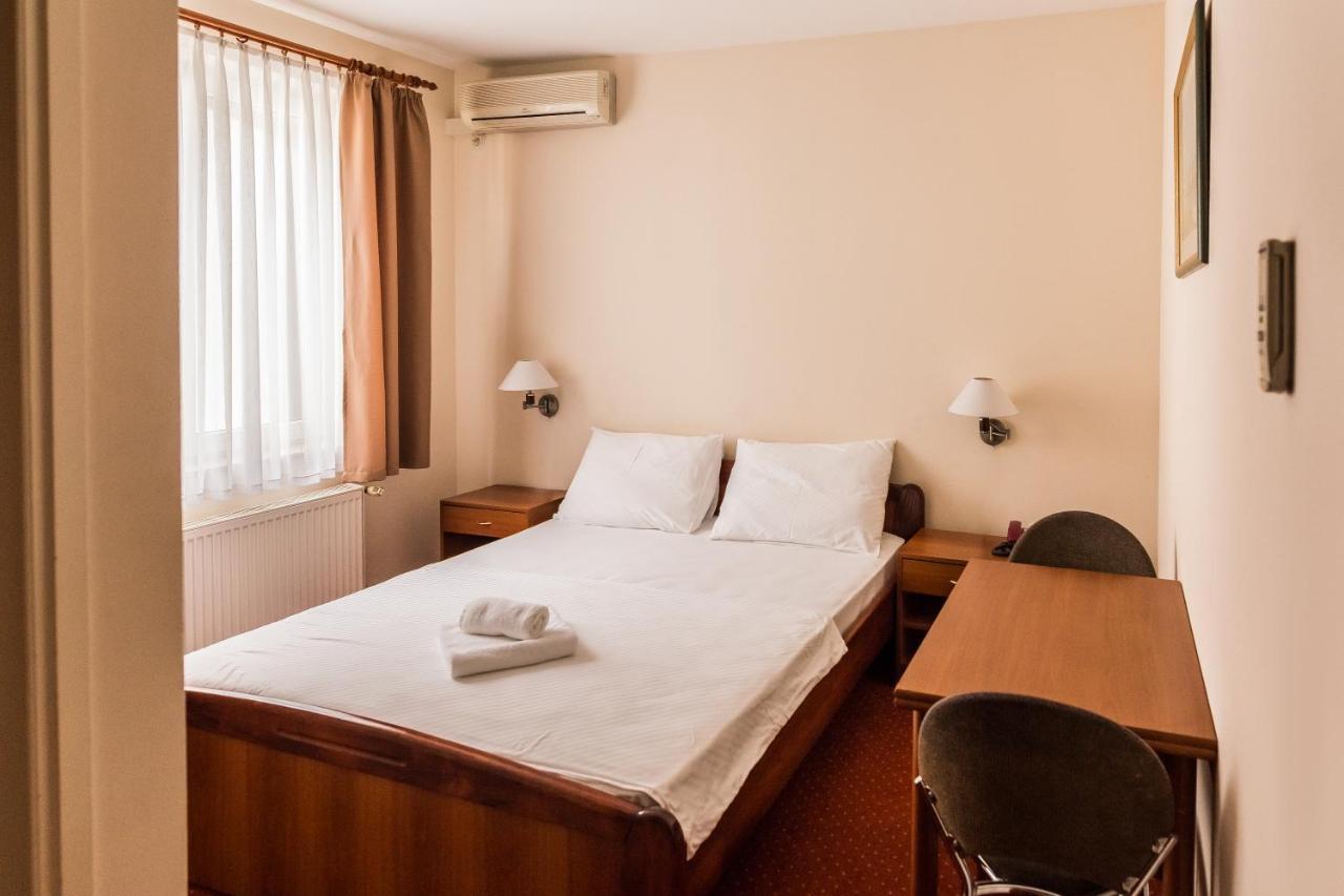 קארלובץ Hotel Carlstadt מראה חיצוני תמונה