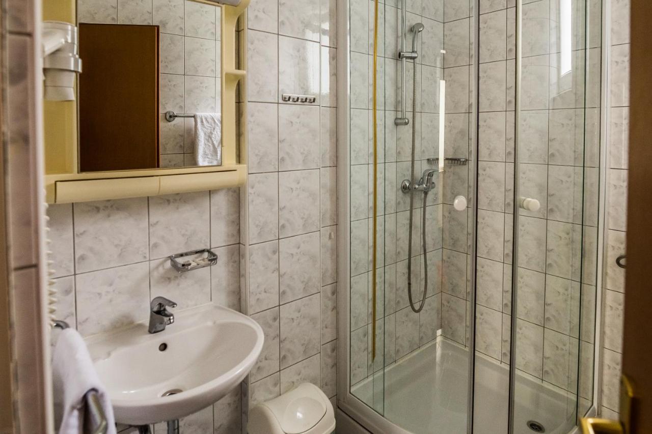 קארלובץ Hotel Carlstadt מראה חיצוני תמונה