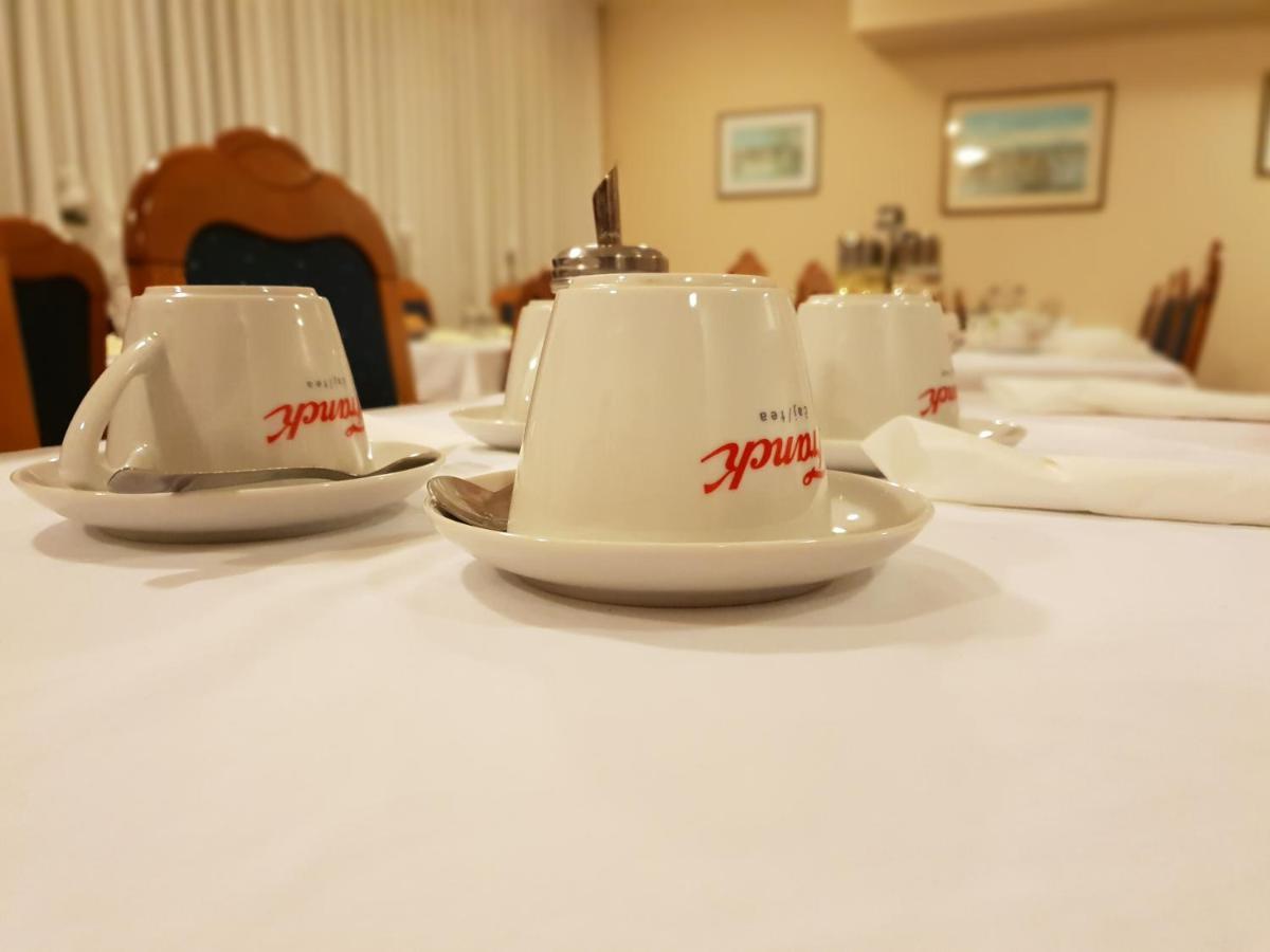 קארלובץ Hotel Carlstadt מראה חיצוני תמונה