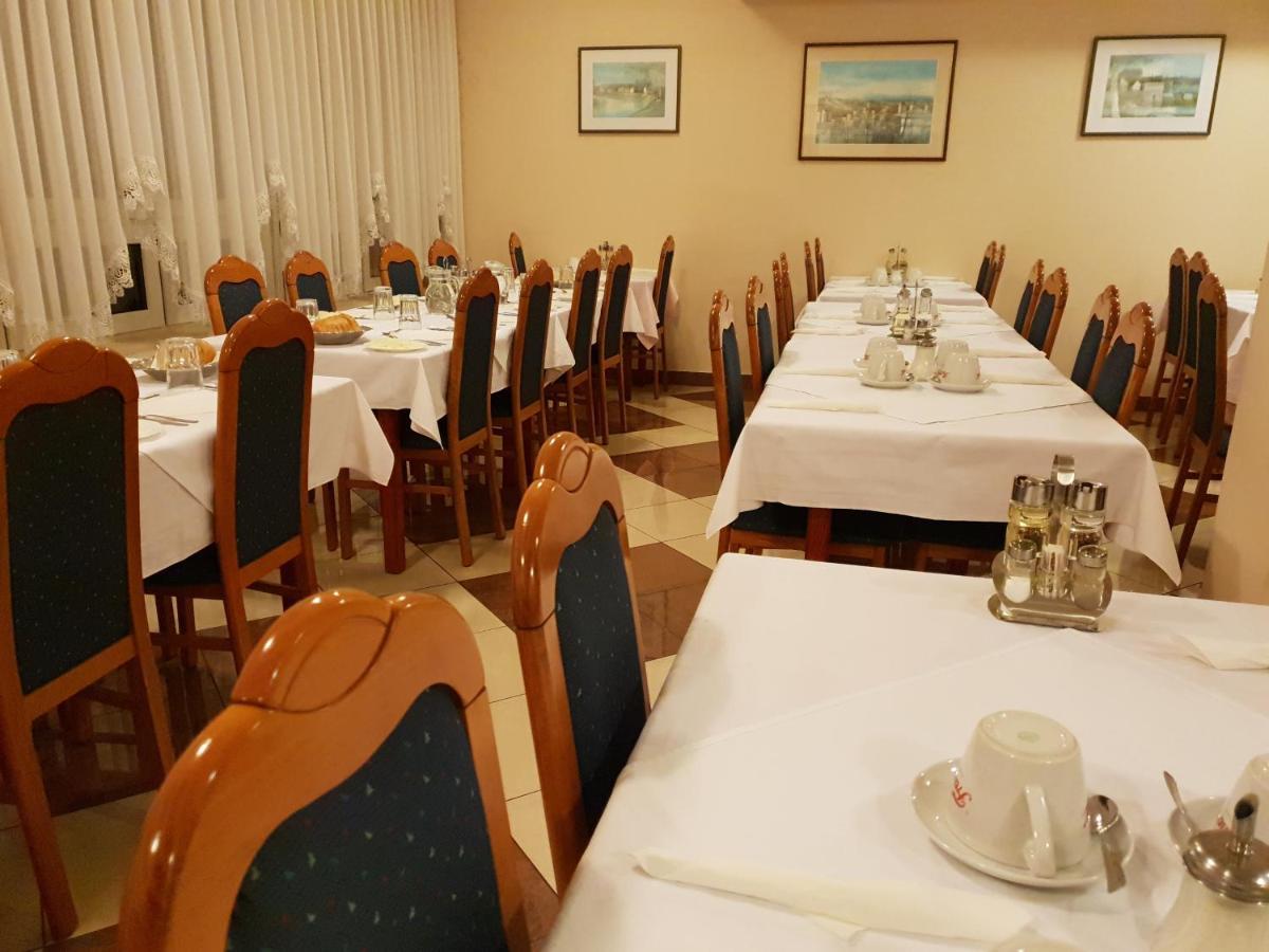 קארלובץ Hotel Carlstadt מראה חיצוני תמונה