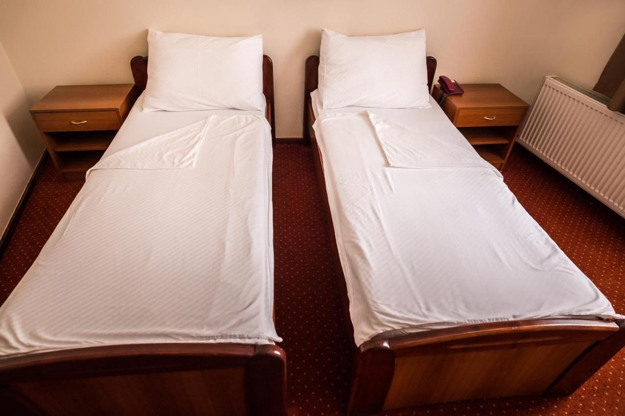 קארלובץ Hotel Carlstadt מראה חיצוני תמונה