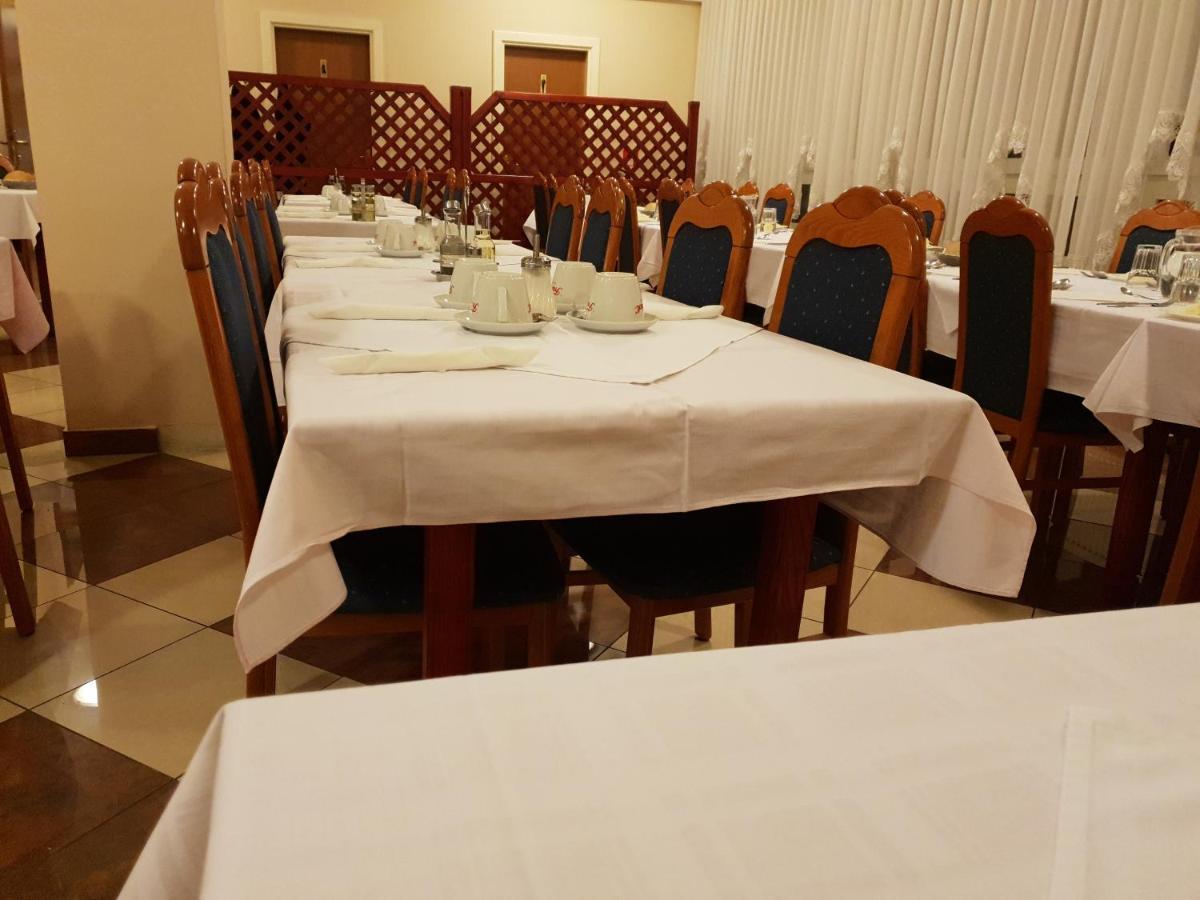 קארלובץ Hotel Carlstadt מראה חיצוני תמונה