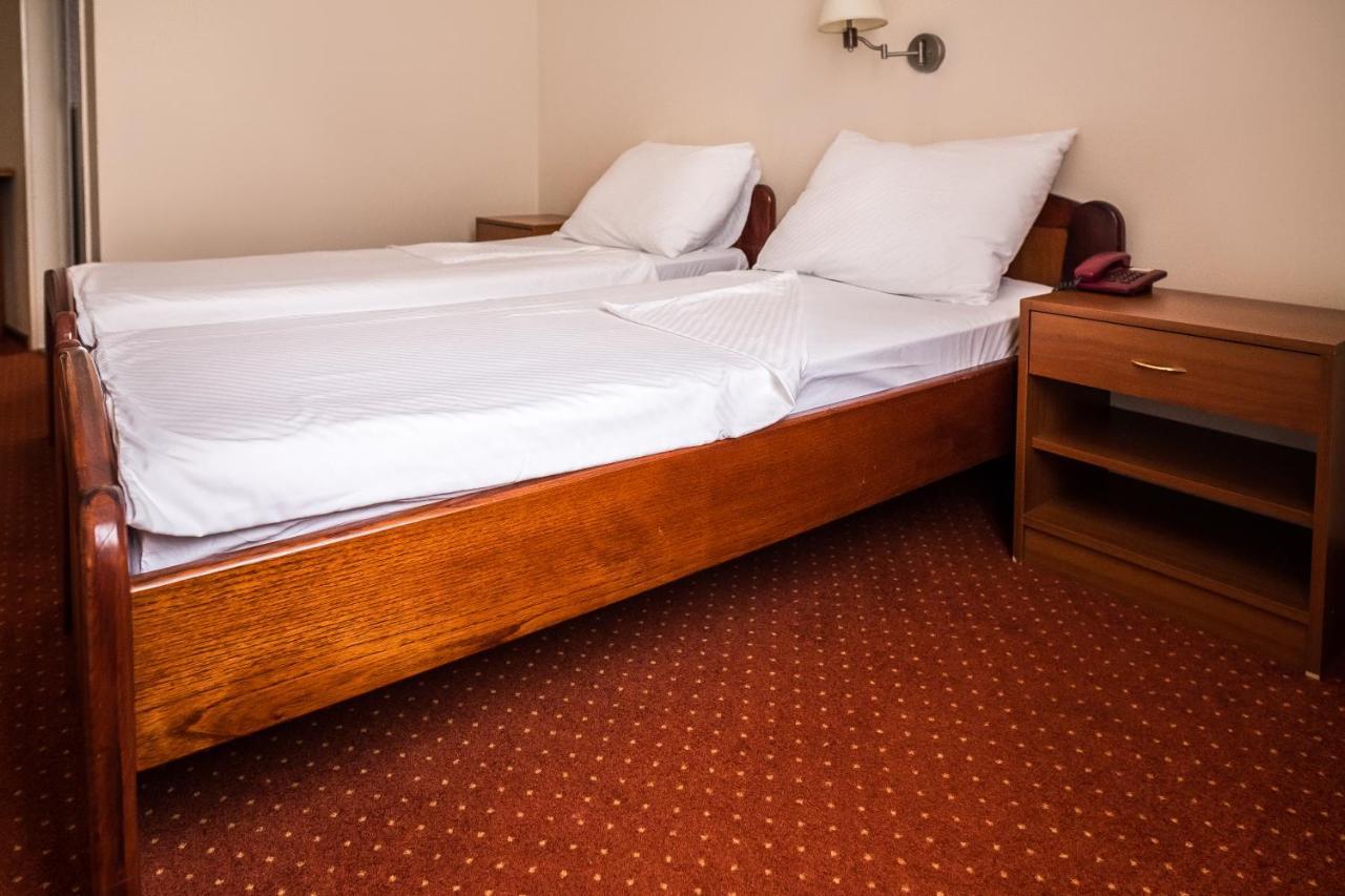 קארלובץ Hotel Carlstadt מראה חיצוני תמונה