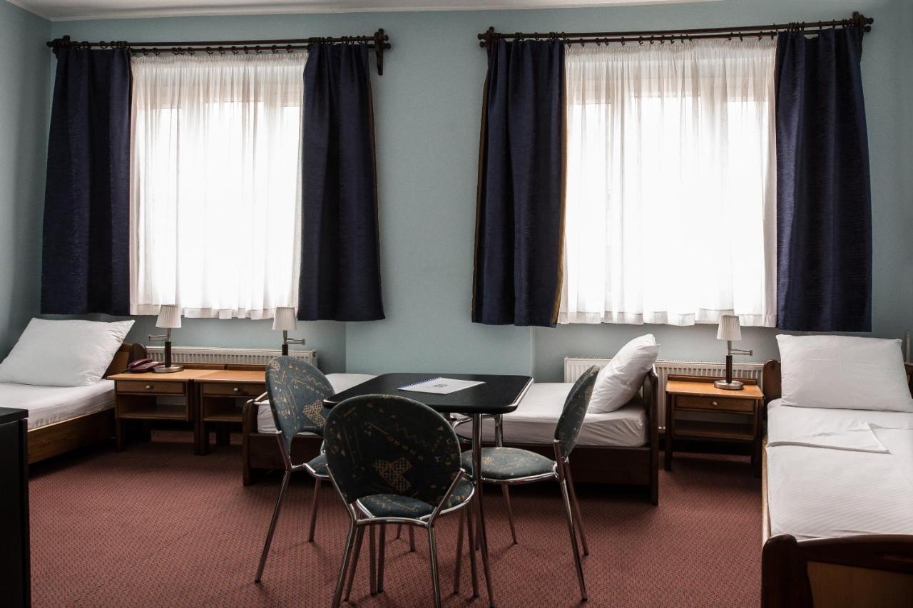 קארלובץ Hotel Carlstadt מראה חיצוני תמונה
