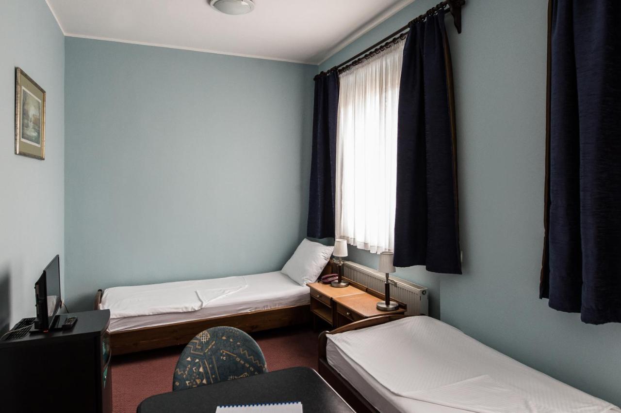 קארלובץ Hotel Carlstadt מראה חיצוני תמונה