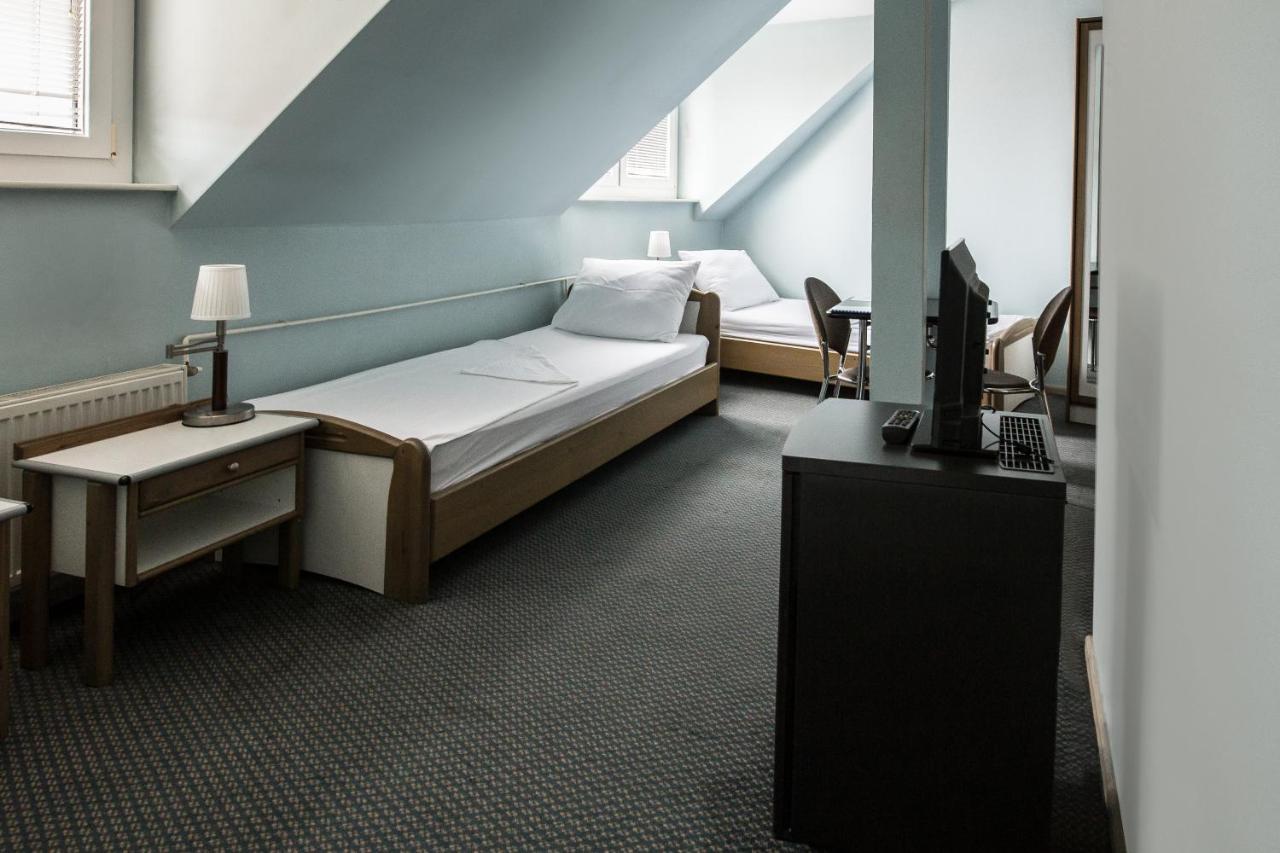 קארלובץ Hotel Carlstadt מראה חיצוני תמונה