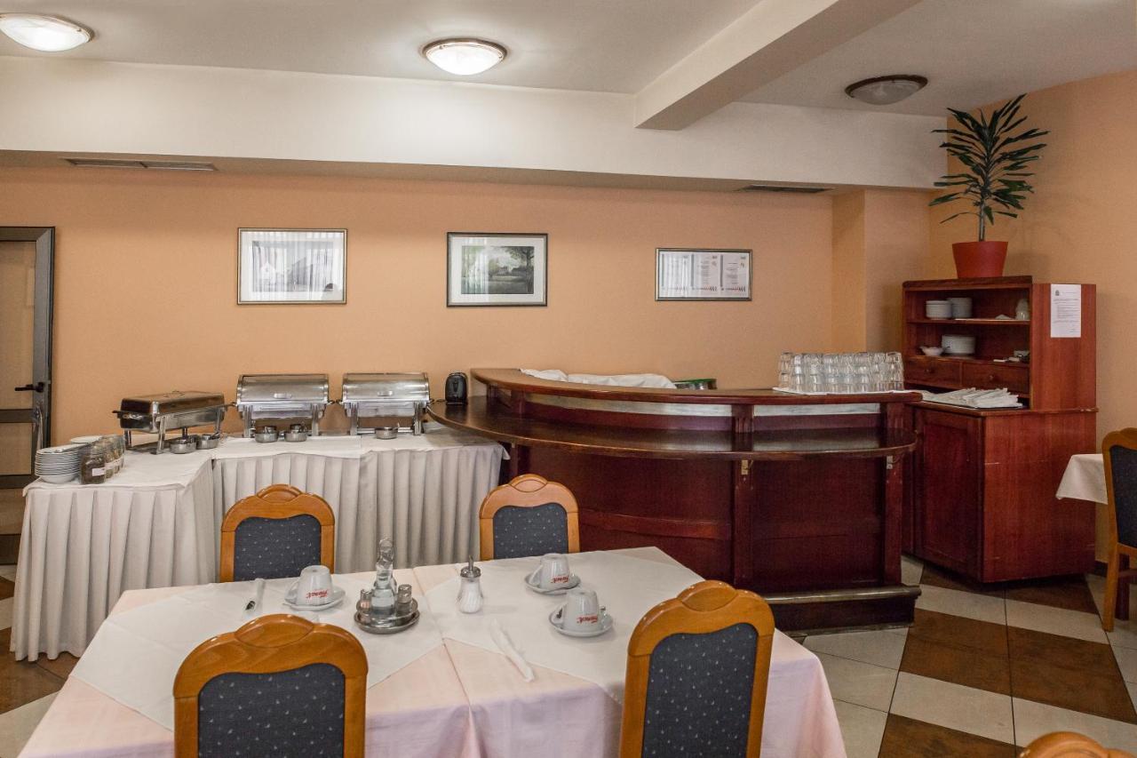 קארלובץ Hotel Carlstadt מראה חיצוני תמונה