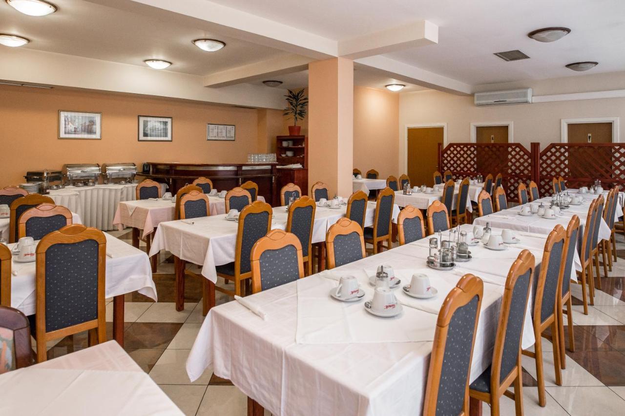 קארלובץ Hotel Carlstadt מראה חיצוני תמונה