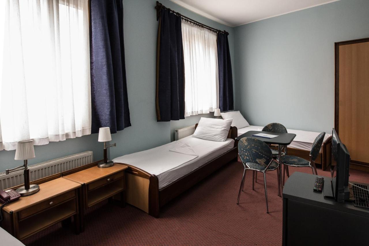 קארלובץ Hotel Carlstadt מראה חיצוני תמונה