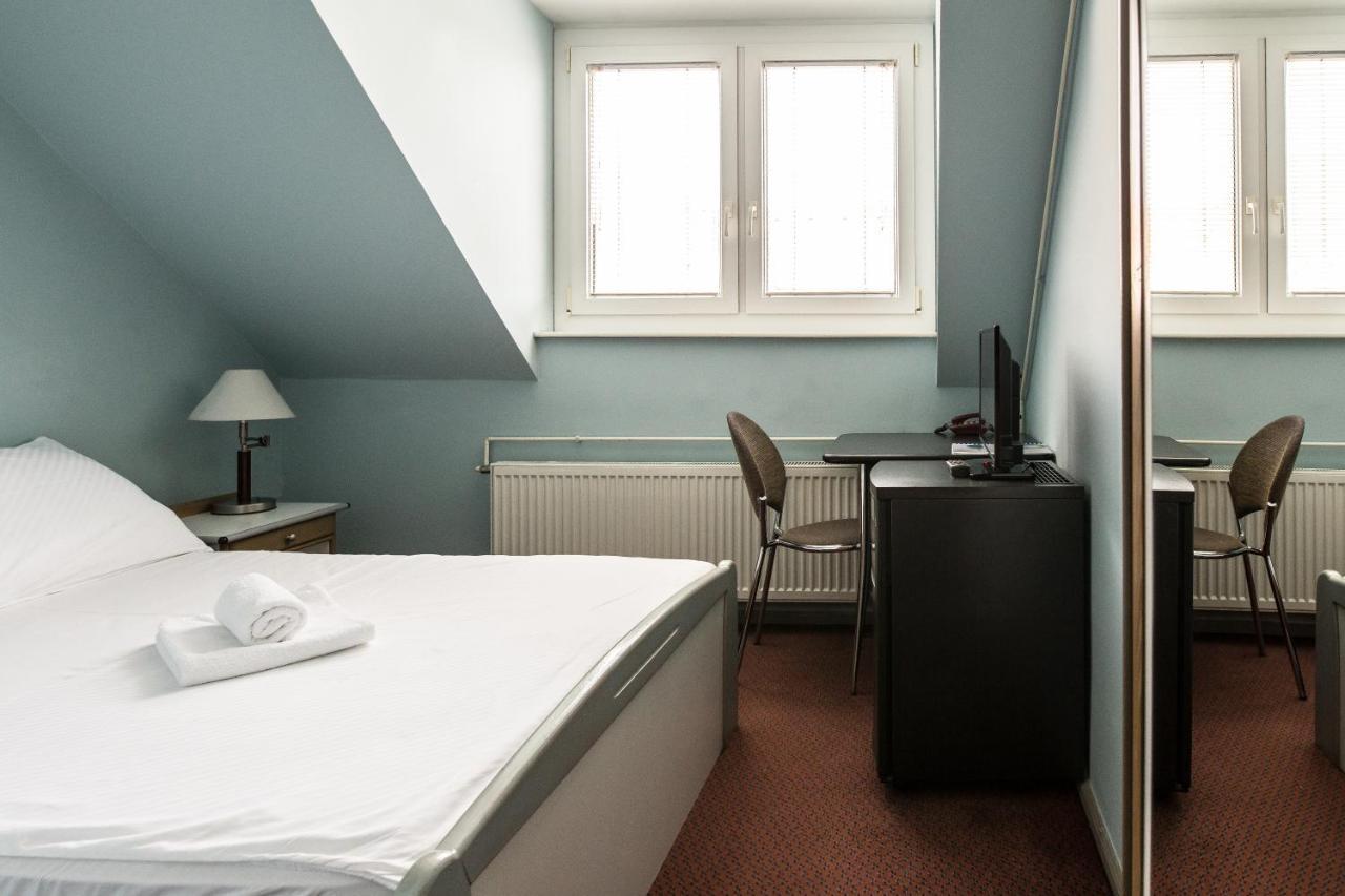 קארלובץ Hotel Carlstadt מראה חיצוני תמונה
