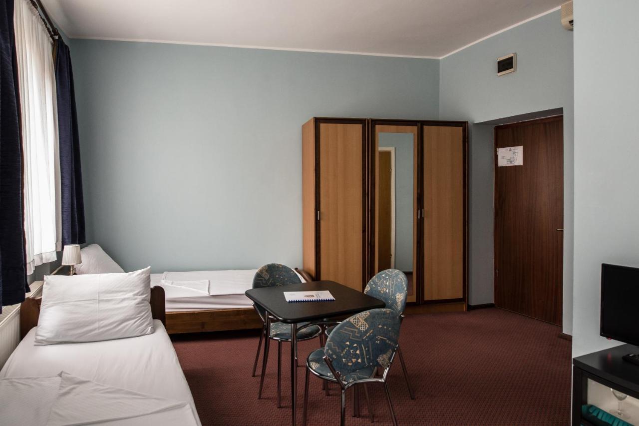 קארלובץ Hotel Carlstadt מראה חיצוני תמונה