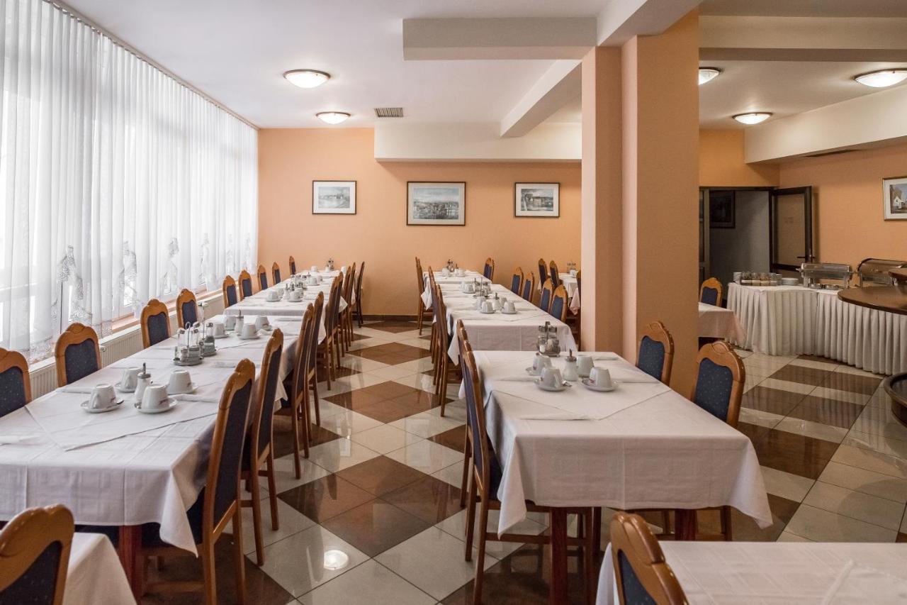 קארלובץ Hotel Carlstadt מראה חיצוני תמונה