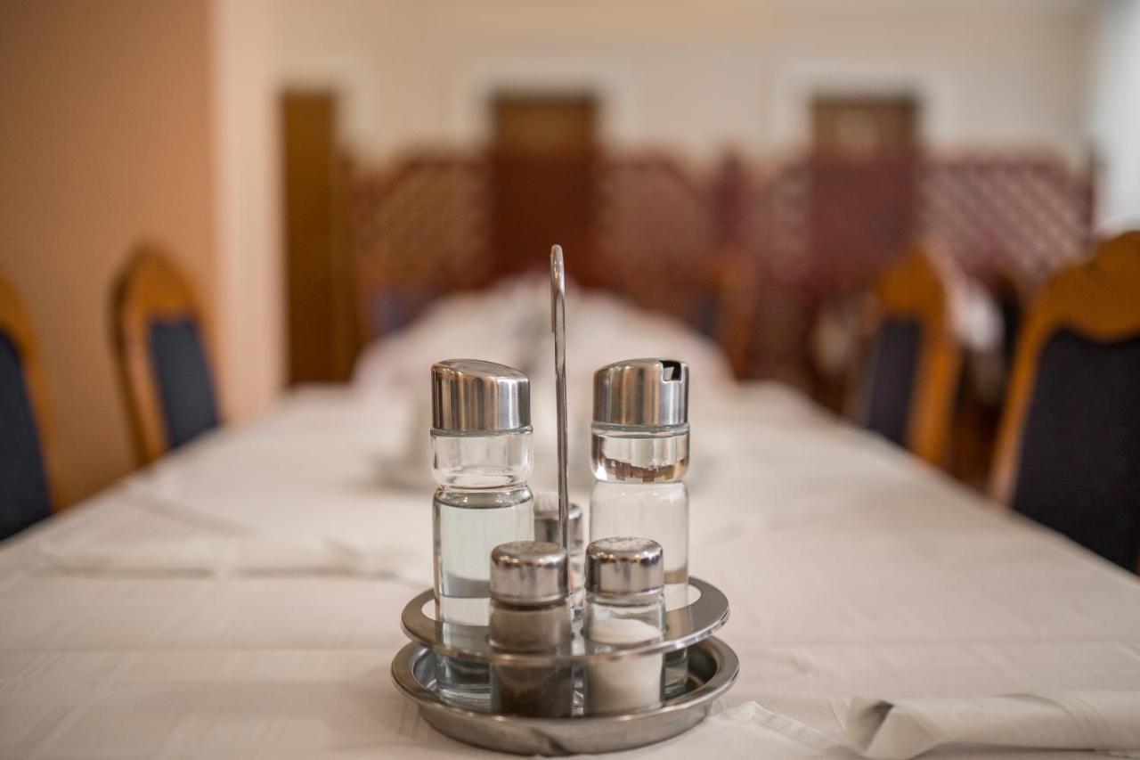 קארלובץ Hotel Carlstadt מראה חיצוני תמונה