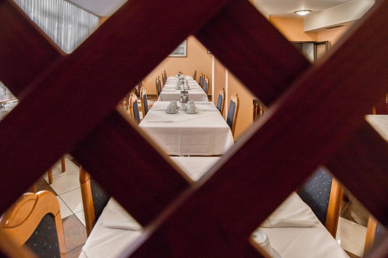 קארלובץ Hotel Carlstadt מראה חיצוני תמונה