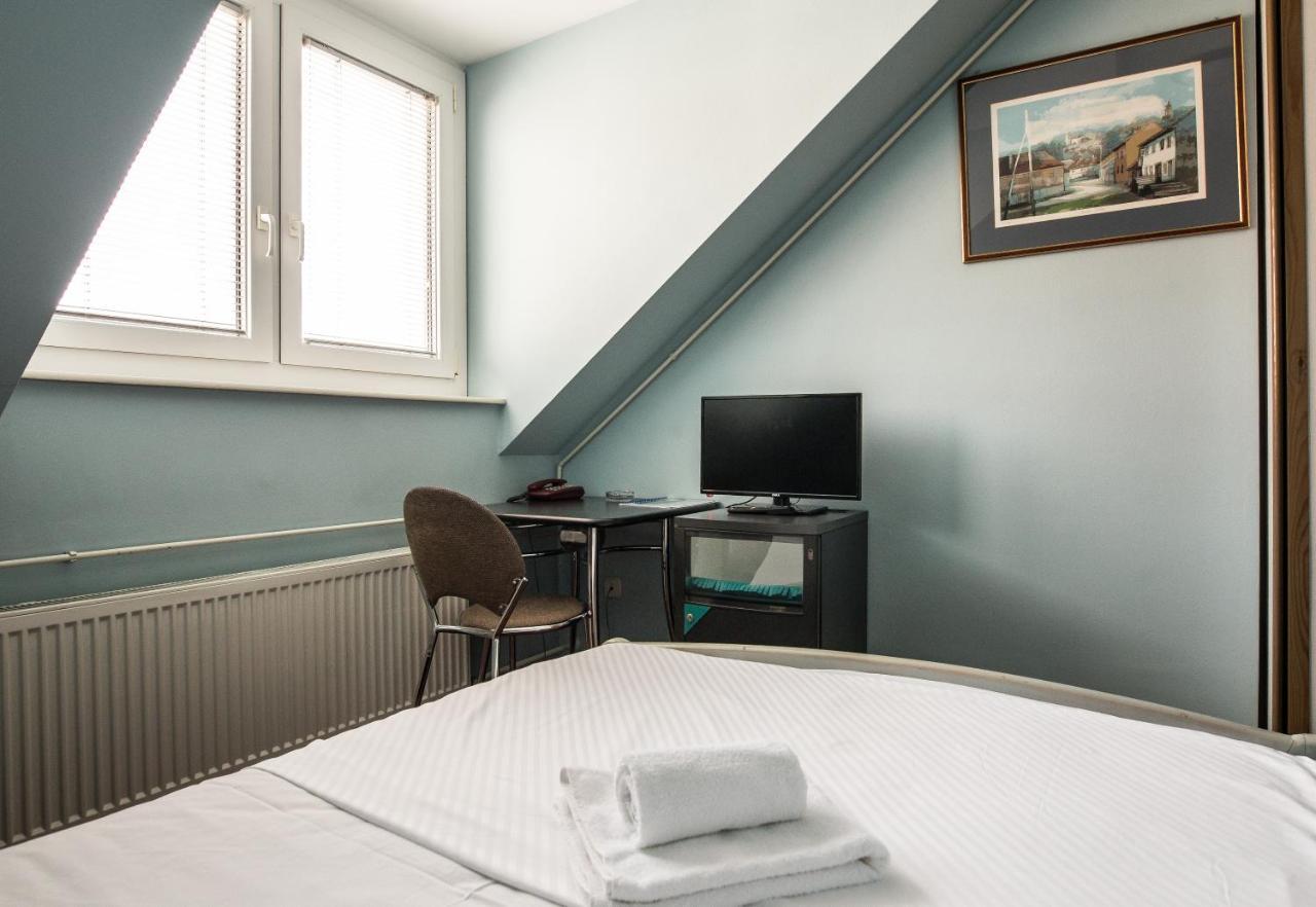 קארלובץ Hotel Carlstadt מראה חיצוני תמונה